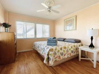 OCEANFRONT HOUSE ON THE SAND 2 Kings 4br 4ba 1st Floor of Triplex SLEEP 12 PGP1 - Myrtle Beach - 9