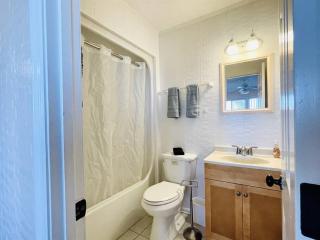 OCEANFRONT HOUSE ON THE SAND 2 Kings 4br 4ba 1st Floor of Triplex SLEEP 12 PGP1 - Myrtle Beach - 6