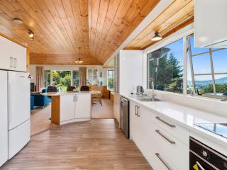 Laketop Retreat - Acacia Bay Holiday Home - Taupo - 4