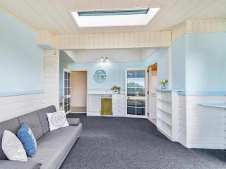 Laketop Retreat - Acacia Bay Holiday Home - Taupo - 2