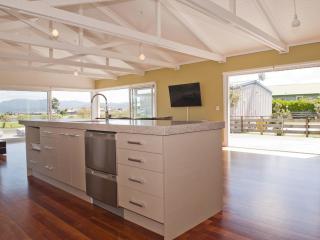 Views on Matarangi - Matarangi Holiday Home - Matarangi - 2
