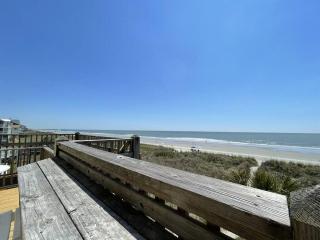 OCEANFRONT HOUSE ON THE SAND 2 Kings 4br 4ba 3rd Floor of Triplex SLEEP 12 PGP3 - Myrtle Beach - 3