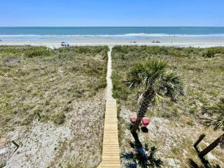 OCEANFRONT HOUSE ON THE SAND 2 Kings 4br 4ba 3rd Floor of Triplex SLEEP 12 PGP3 - Myrtle Beach - 2