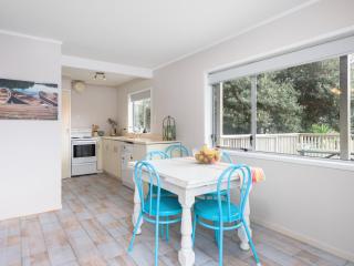 Laze on Loop - Waihi Beach Holiday Home - 8