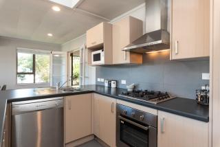 The Tide Watcher - Okiato Holiday Home - 4