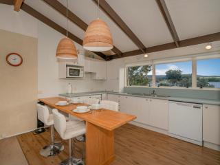 By The Beach - Whangamata Holiday Home - Whangamata - 3