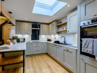 Rinstone Lodge, Thornton-Le-Dale. Moors cottage with hot tub - Thornton Dale - 6