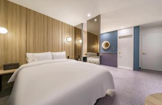 Brown-Dot Hotel Geomdan - 2