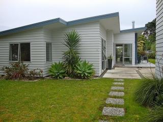Relax at Cooks - Cooks Beach Holiday Home - Cooks Beach - 0
