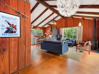 Te Kuru Cabin - Pukawa Bay Holiday Home - 0