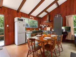 Te Kuru Cabin - Pukawa Bay Holiday Home - 6