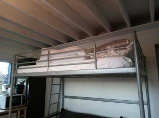 Studio meublé 1 pièce entièrement équipé sans cloisons séparatives - 4