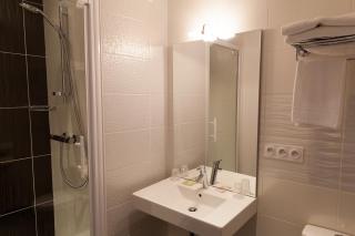 Hotel De La Gare - 8