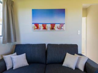 Sandy Doorstep - Whangamata Beachfront Apartment - 8