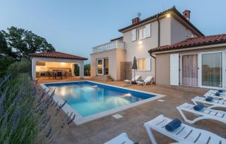 Villa Buroli with Pool, Sauna and Jacuzzi - 8