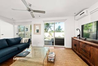 Sun Surf and Sand at Sunshine Beach - Sunshine Beach - 2