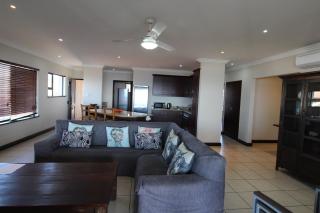 Kubu Bali 6 - Uvongo Beach - 6