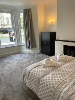 Impeccable 2-Bed Apartment in Eastbourne - Eastbourne - 8