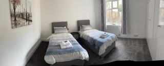 2-Bed Sleeps 4 Free Parking Pets Allowed - 1