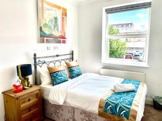 Executive apartments, nr city centre with private parking - Plymouth - 2