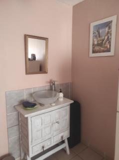 Chambre spatieuse avec grand lit. - Aspet - 5