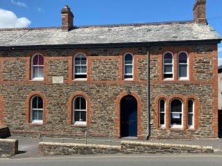 Victorian Police Station - flexible suite, self contained - 7