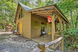 Bumblebee Cottage Murphy Retreat with Hot Tub - Salem - 0