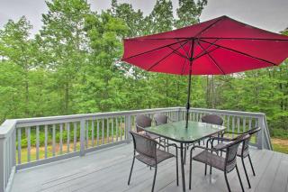 Yogis Paradise with Deck about 1 Mi to Yogaville! - 8