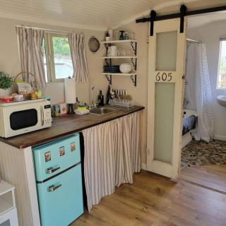 Cute Peaceful Tiny House Getaway w Backyard - Low Summer Rates! - 7