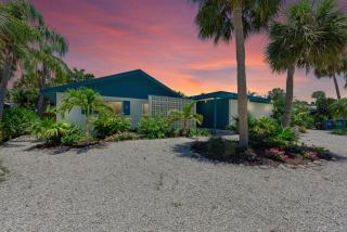 One Day More: Spectacular Oasis Backyard with Pool & Spa by Anna Maria Life Vacation Rentals - 7