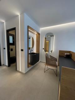 Seethrough Mykonos Suites - Platis Gialos - 9