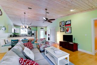 Captain's Quarters Spinnakers - 202 - 56th 1 - 8