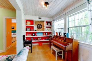 Captain's Quarters Spinnakers - 202 - 56th 1 - 2