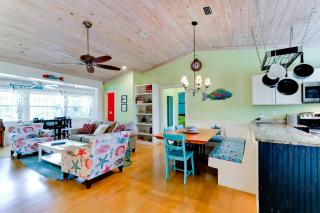 Captain's Quarters Spinnakers - 202 - 56th 1 - 1