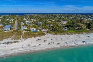 Barefoot Dreams - 201 - 76th E - 3