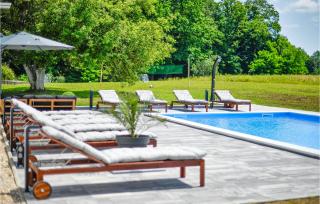 5 Bedroom Cozy Home In Desni Stefanki - Desni Štefanki - 7