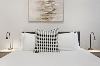 Warm & Lovely 2BR Apt close to Dining & Shops - Touhy 1S - 5