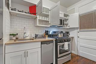 2BR Lively & Chic Apartment close to Shops - Touhy 3S - Chicago - 8