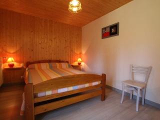 Maison de charme en pierres avec jardin, cheminées et jeux pour enfants, proche forêt du Meygal - FR-1-582-245 - 2