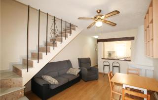 Beautiful Apartment In Torrevieja - Torrevieja - 9