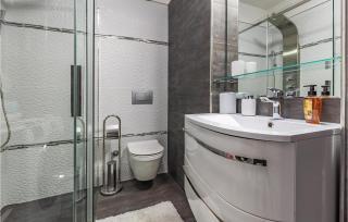 Cozy Apartment In Liznjan With Wifi - 4