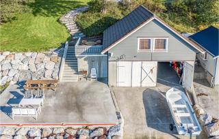 Beautiful Home In Hundeidvik - Hundeidvik - 0