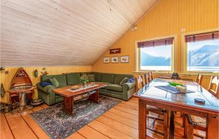 Amazing Home In Hundeidvik With Ethernet Internet - 9