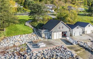 Beautiful Home In Hundeidvik - Hundeidvik - 2