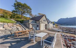 Beautiful Home In Hundeidvik - Hundeidvik - 6