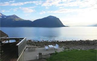 Beautiful Home In Hundeidvik - Hundeidvik - 1