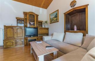 2 Bedroom Lovely Apartment In Nedescina - Nedeščina - 6