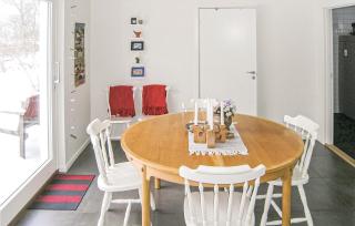 Cozy Home In Steninge With Wifi - Steninge - 8
