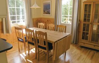 Beautiful Home In Fjällbacka With Sauna - Fjällbacka - 1