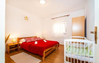 Amazing Apartment In Rovanjska - Rovanjska - 6